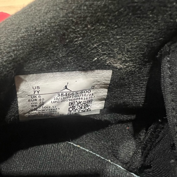 AIR JORDAN 6 RETRO 'TORO BRAVO size 7Y - Picture 3 of 9